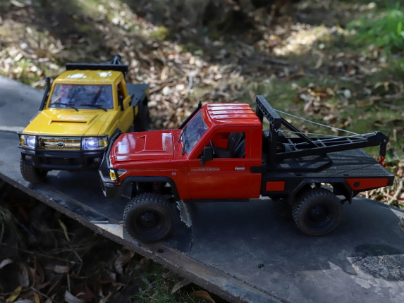 RC auto Land Cruiser Toyota s navijákem